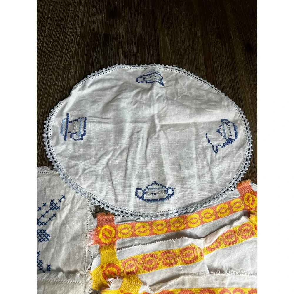 Vintage Linen Lot Cross Stitch Embroidered Napkins Doily Fringed Textiles 10pc